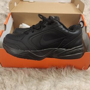 NWT   Nike Air Monarch IV